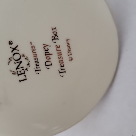 Disney Treasures Box - Picture 8 of 8